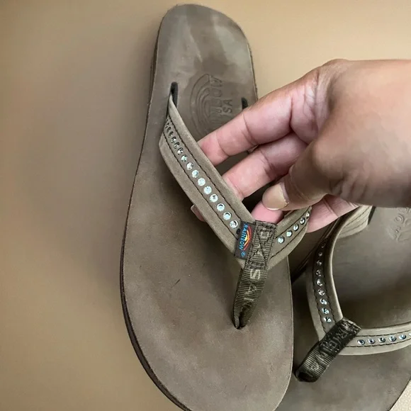 Rhinestone Rainbow Brown Slippers Sz 7 - Picture 3 of 8